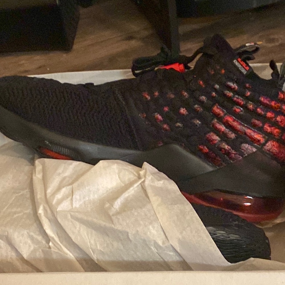 Nike Lebron 17 GS infrared